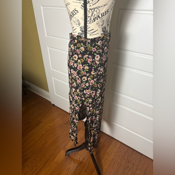 Reformation Black Floral Skirt Pink Hibiscus with Slit - Picture 3 of 8